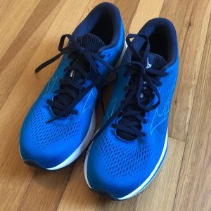 Mizuno Wave Rider 25